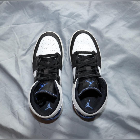 Jordan 1 Mid SE GS ‘Royal Black Toe’ - Size 4.5 - Picture 5 of 5